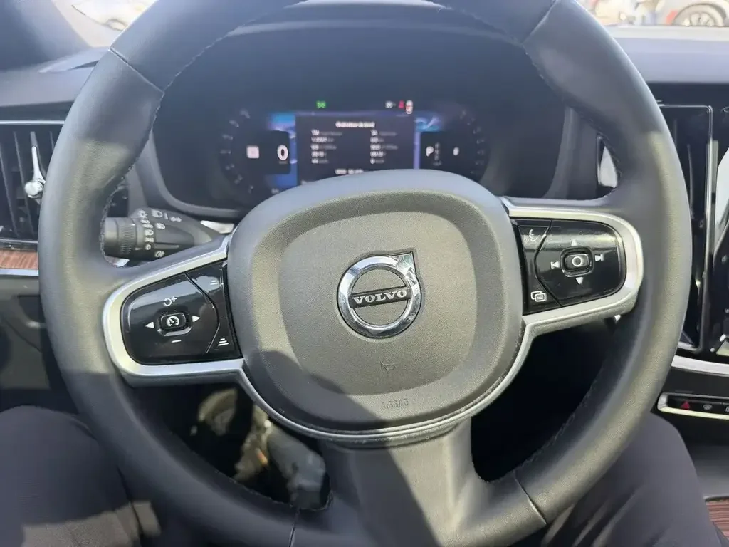 Volvo V60 Cross Country снимка Volvo V60 Cross Country