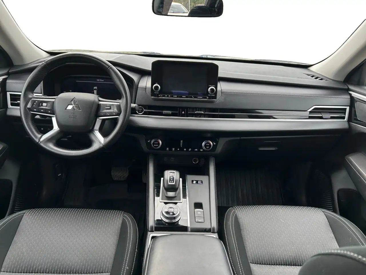 Mitsubishi Outlander снимка Mitsubishi Outlander