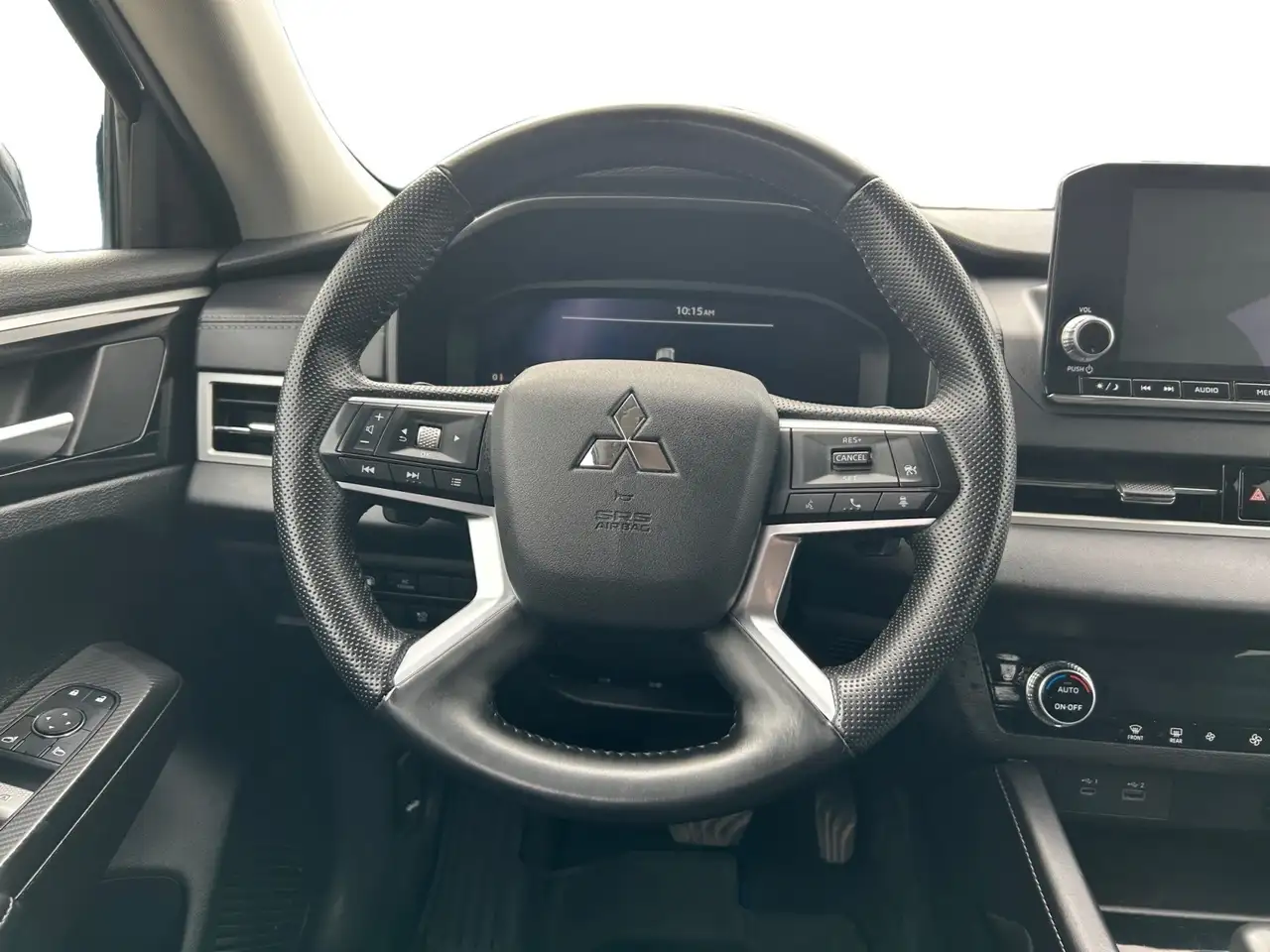 Mitsubishi Outlander снимка Mitsubishi Outlander