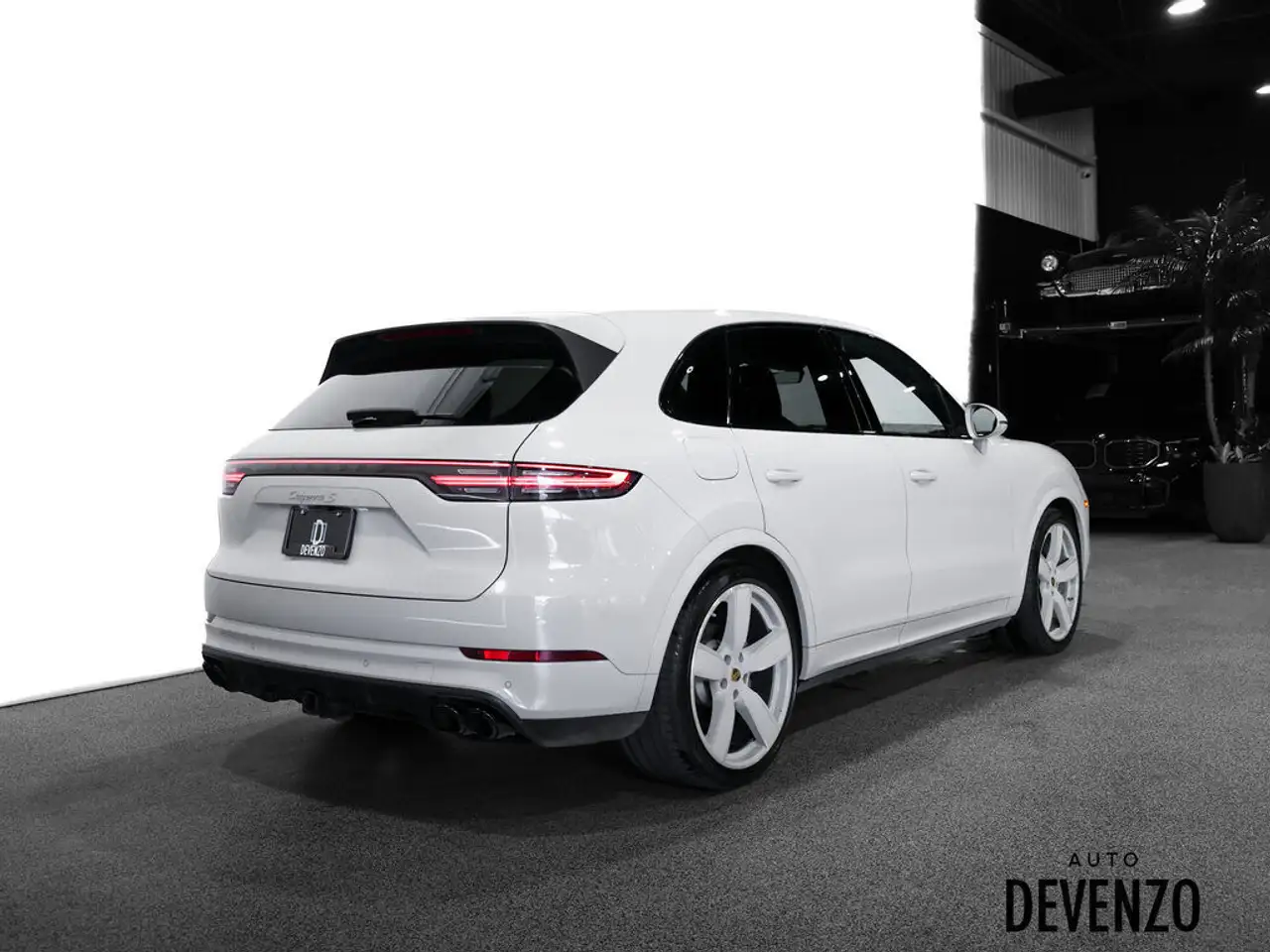 Porsche Cayenne снимка Porsche Cayenne