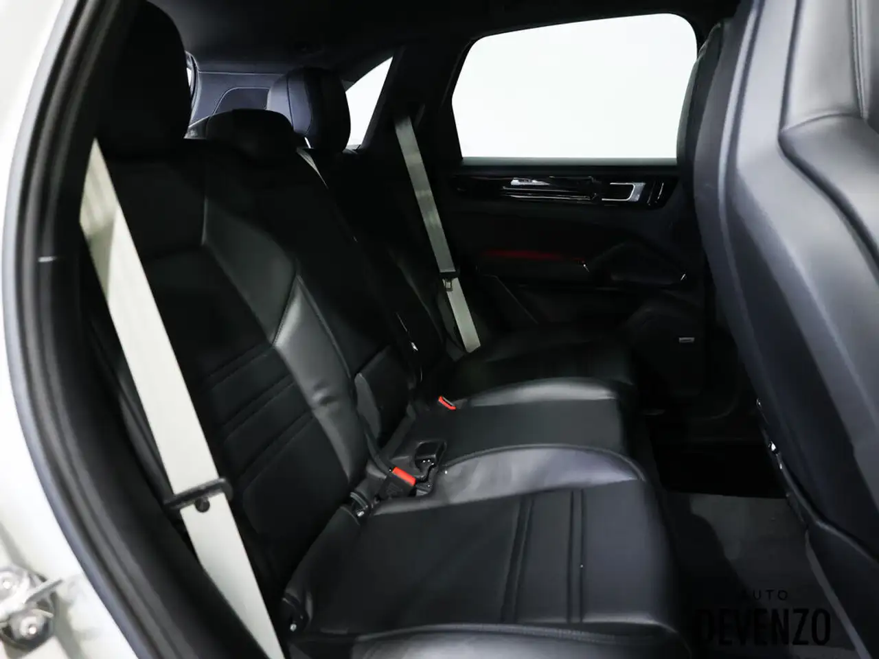 Porsche Cayenne снимка Porsche Cayenne
