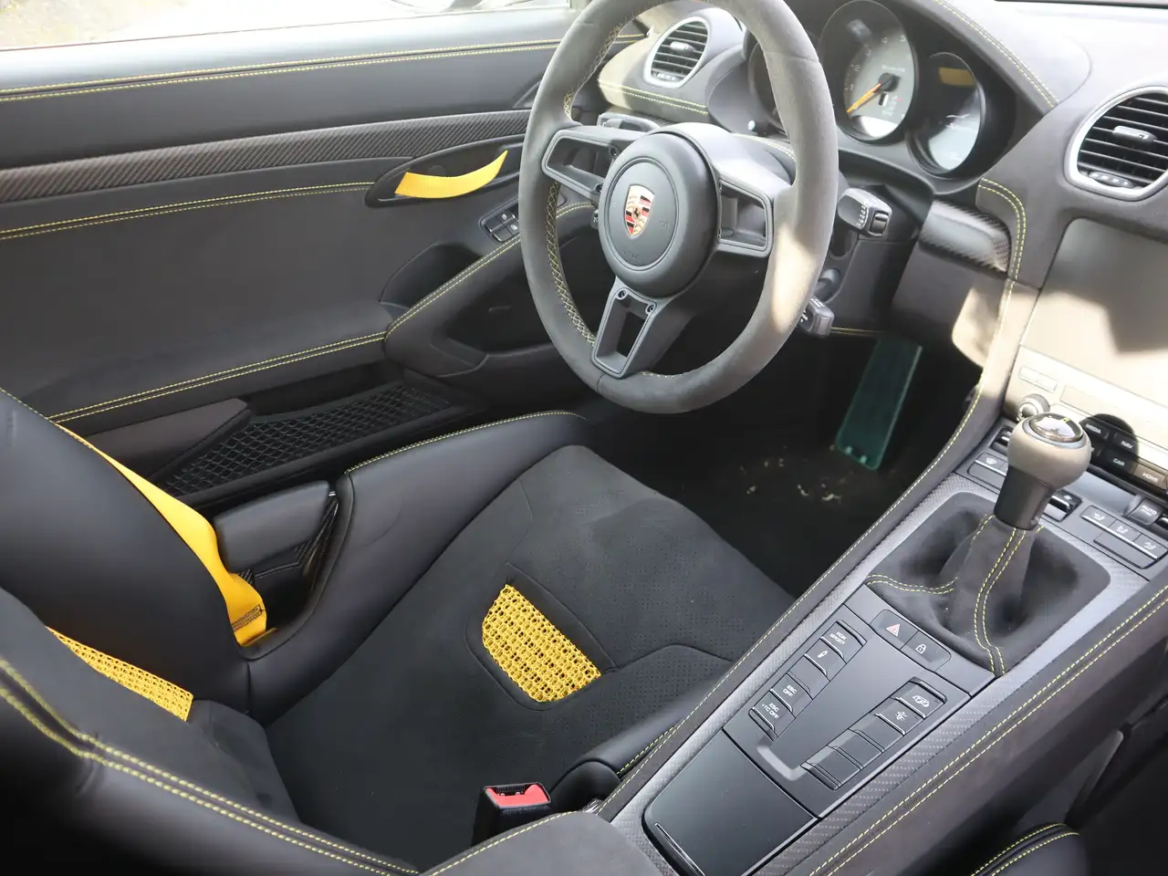 Porsche 718 Spyder снимка Porsche 718 Spyder