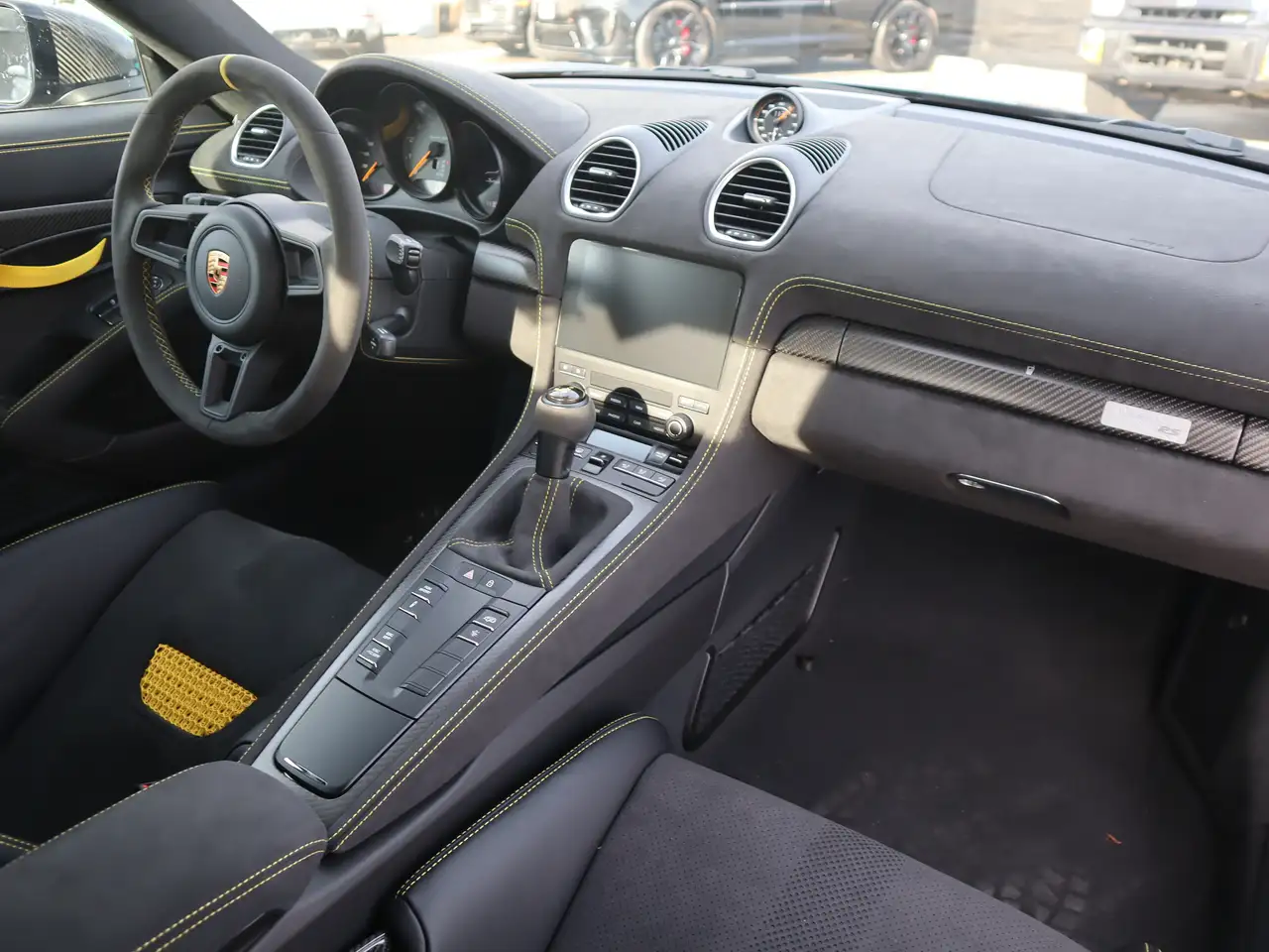 Porsche 718 Spyder снимка Porsche 718 Spyder