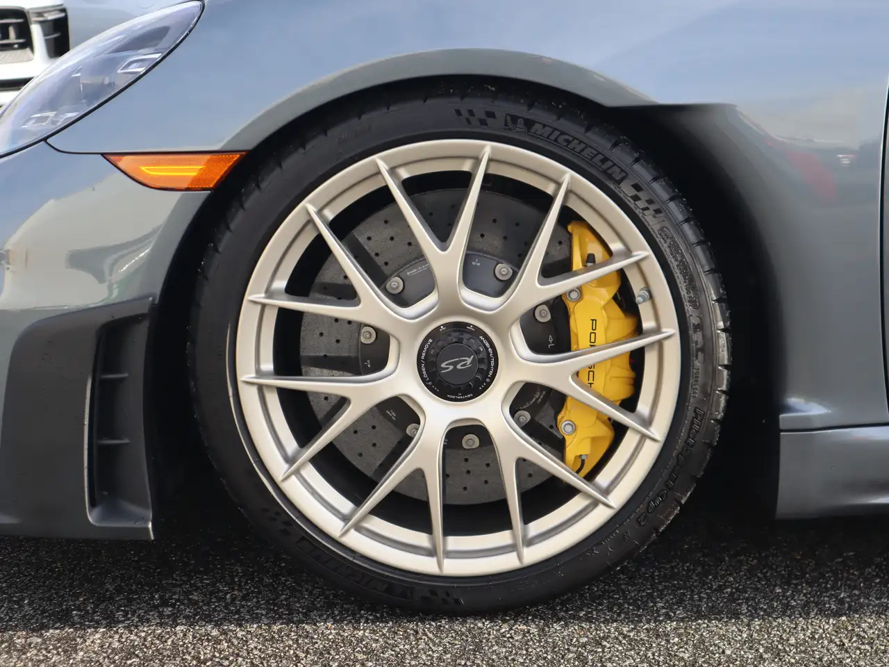 Porsche 718 Spyder снимка Porsche 718 Spyder