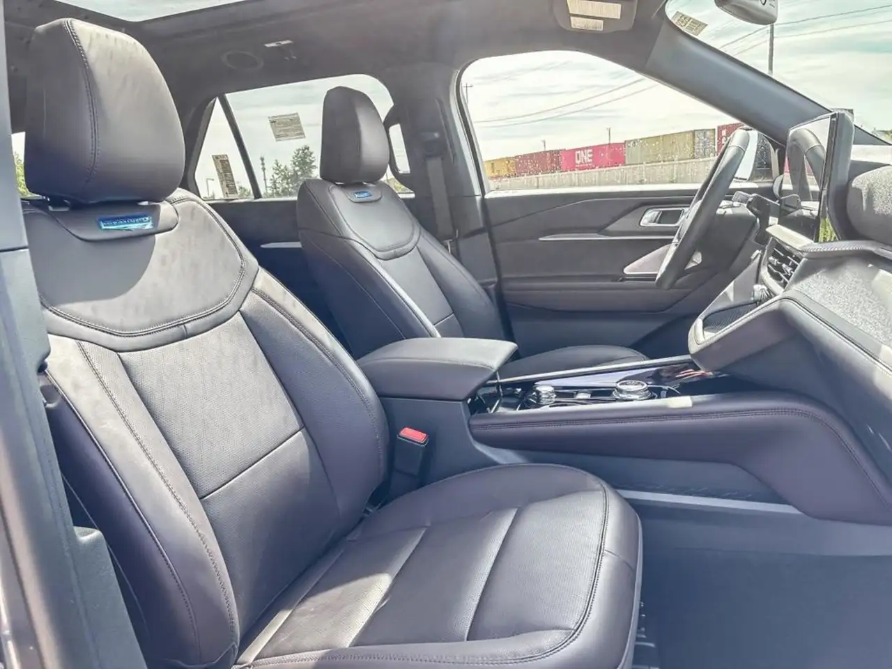 Ford Explorer photo Ford Explorer