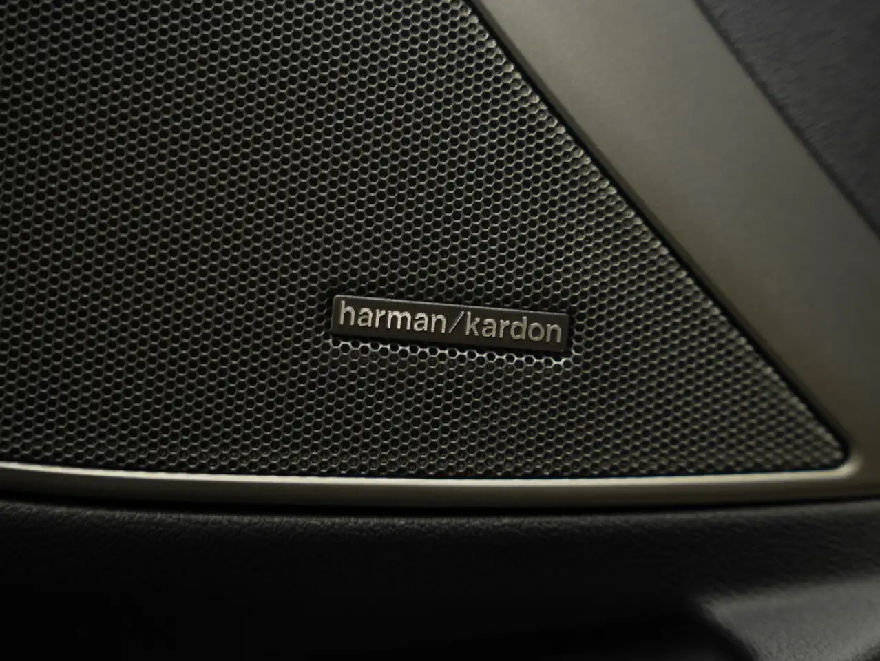 BMW 3 Series снимка BMW 3 Series