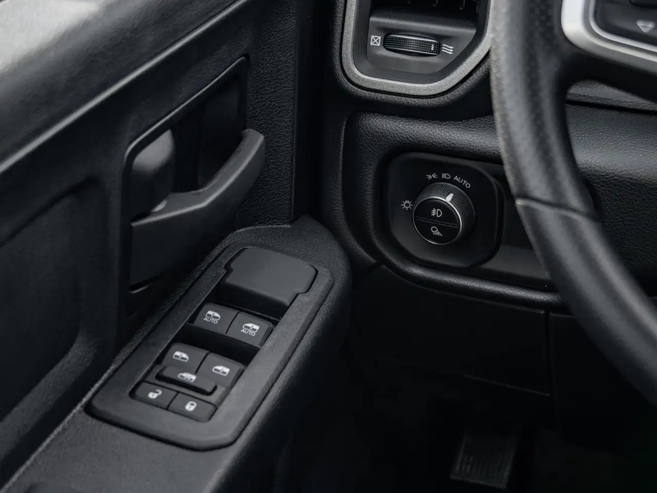 RAM 2500 снимка RAM 2500