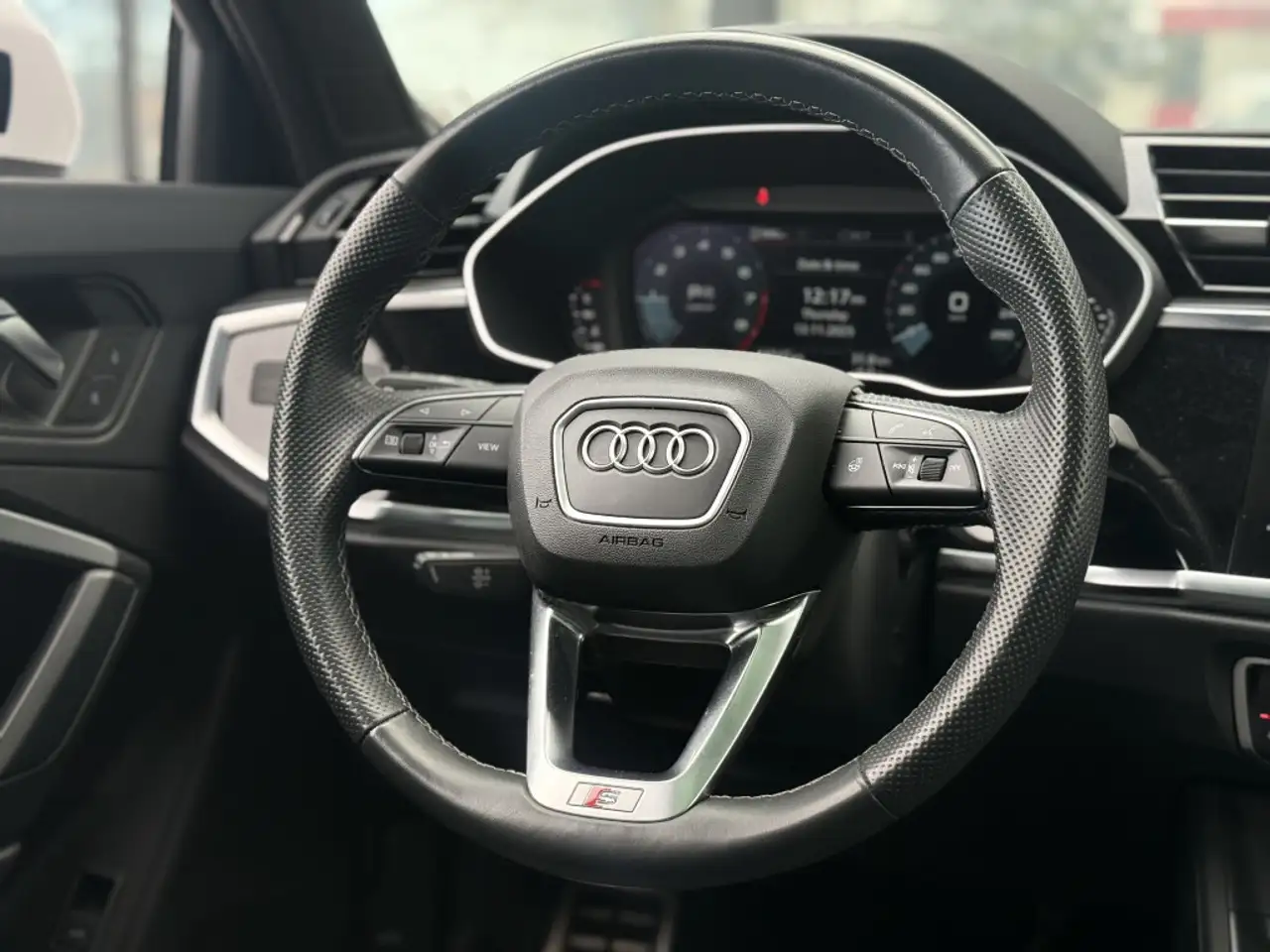 Audi Q3 снимка Audi Q3