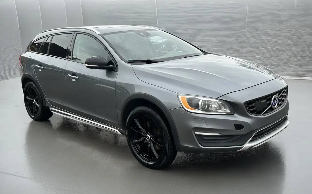 Volvo V60 Cross Country снимка Volvo V60 Cross Country