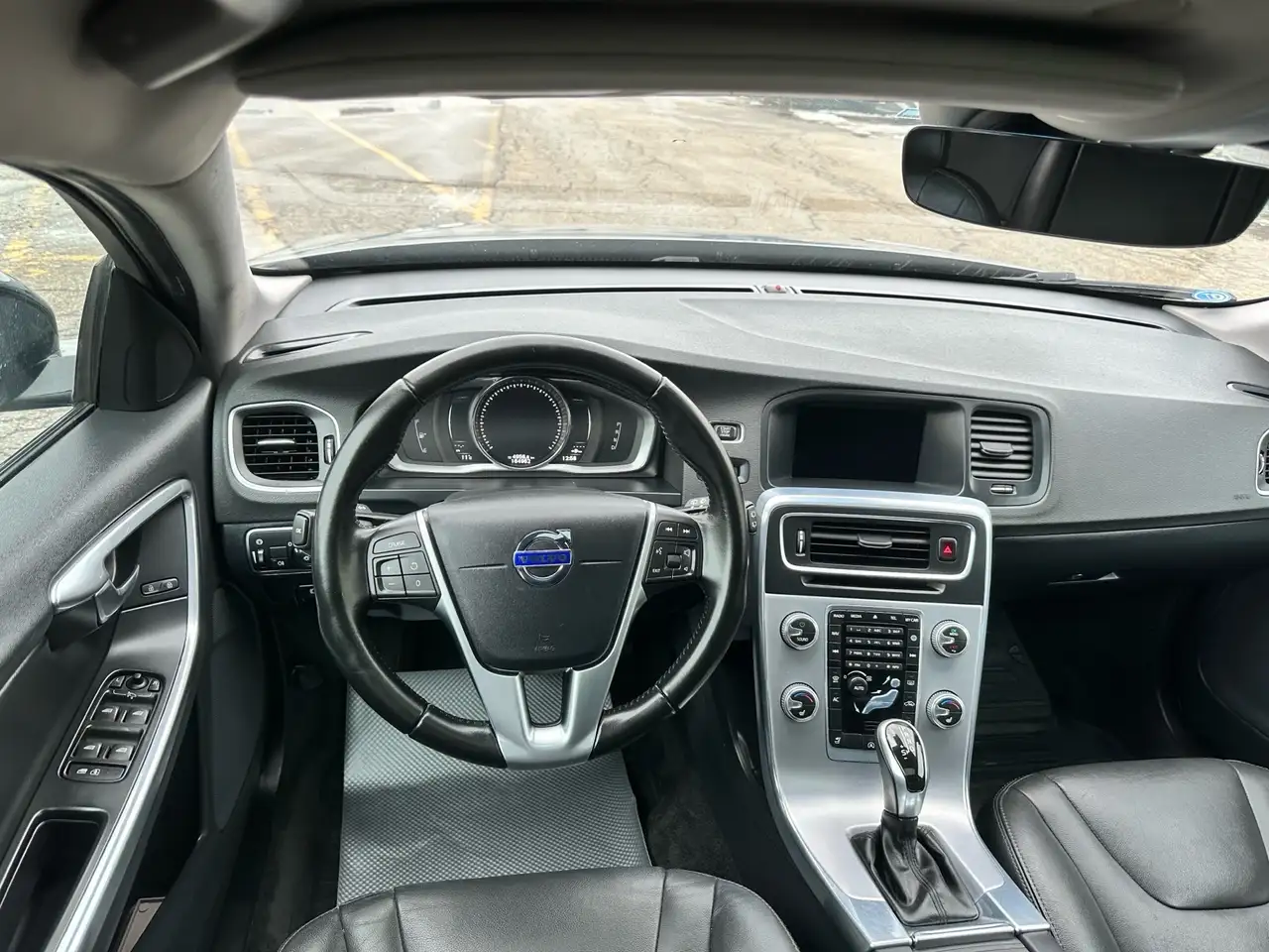 Volvo V60 Cross Country снимка Volvo V60 Cross Country