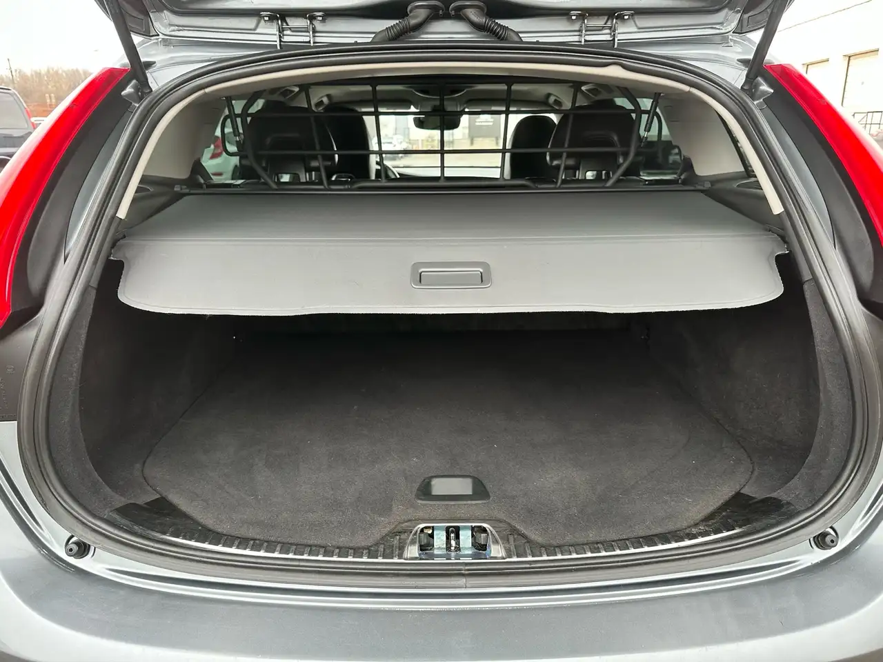 Volvo V60 Cross Country снимка Volvo V60 Cross Country