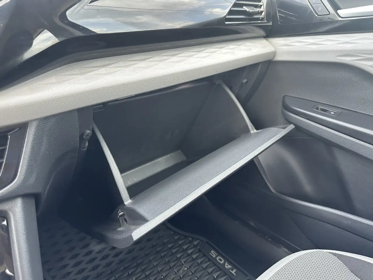 Volkswagen Taos снимка Volkswagen Taos