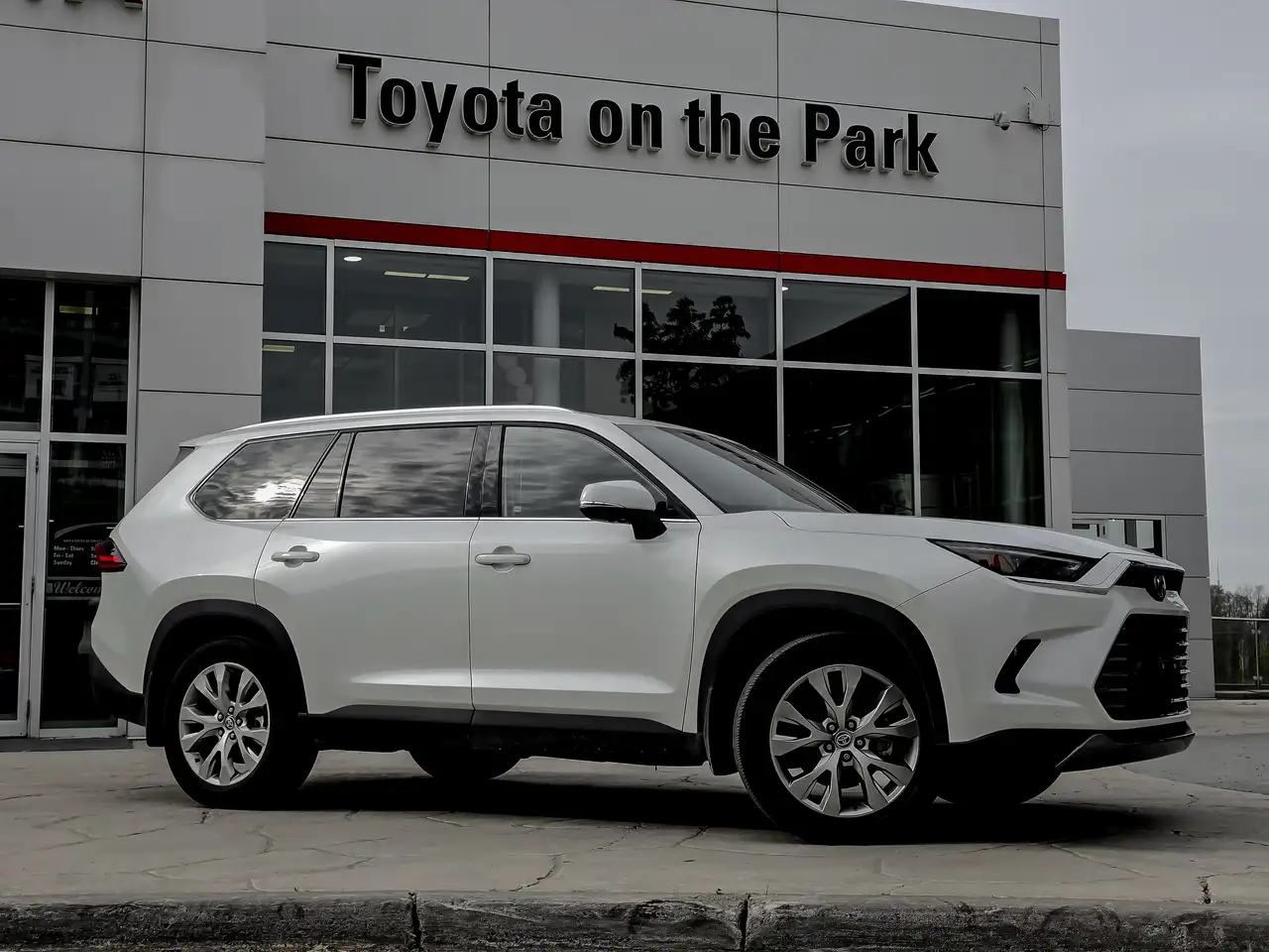 Toyota Grand Highlander fotografie Toyota Grand Highlander