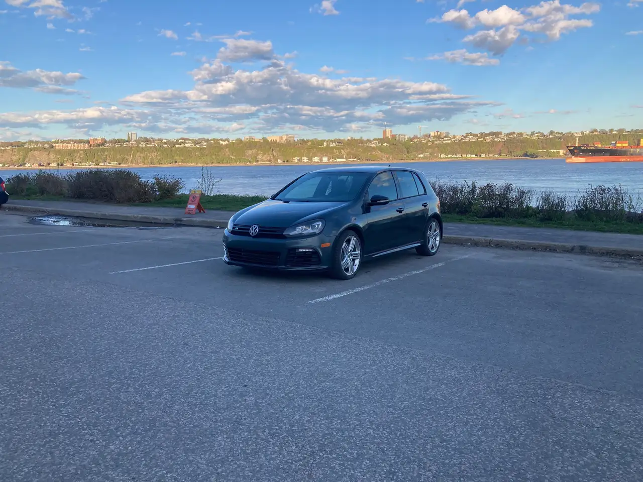 Volkswagen Golf R photo Volkswagen Golf R