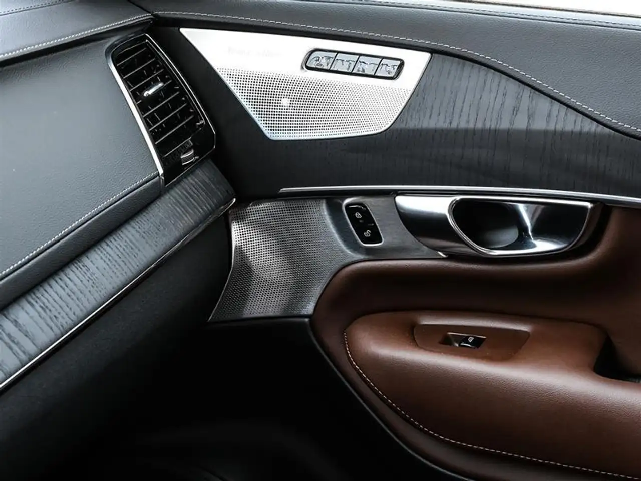 Volvo XC90 photo Volvo XC90