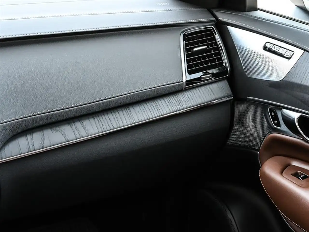 Volvo XC90 photo Volvo XC90