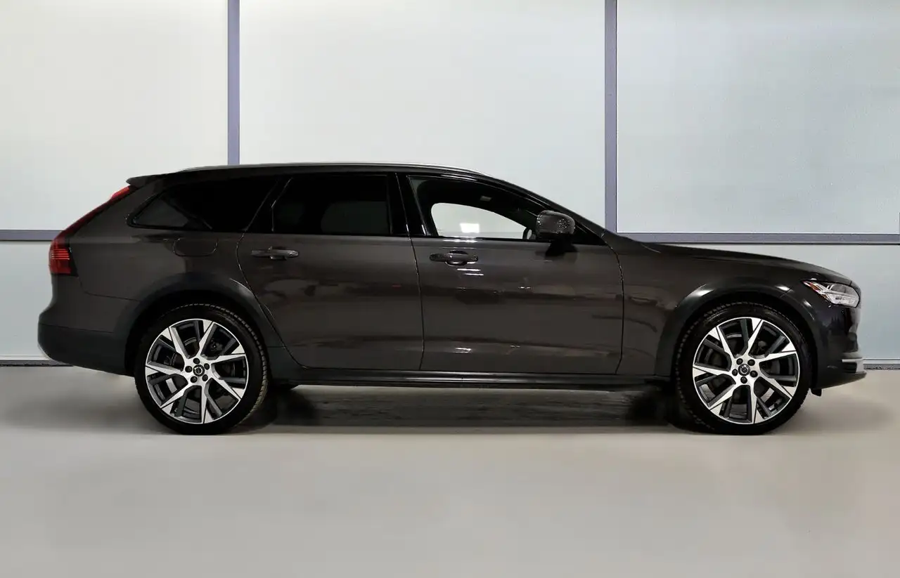 Volvo V90 Cross Country снимка Volvo V90 Cross Country