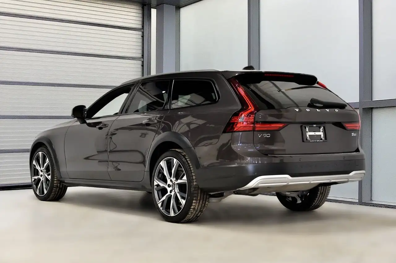 Volvo V90 Cross Country снимка Volvo V90 Cross Country