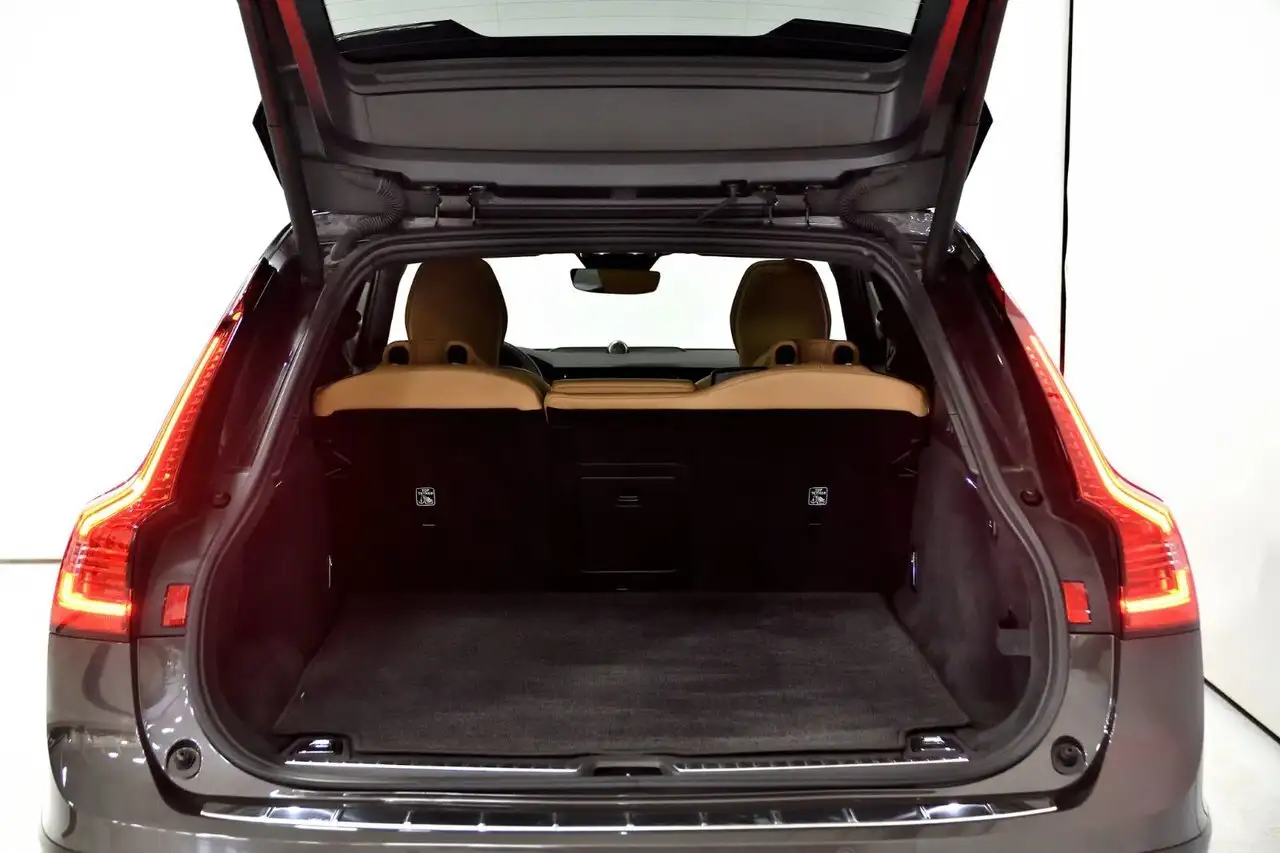 Volvo V90 Cross Country снимка Volvo V90 Cross Country