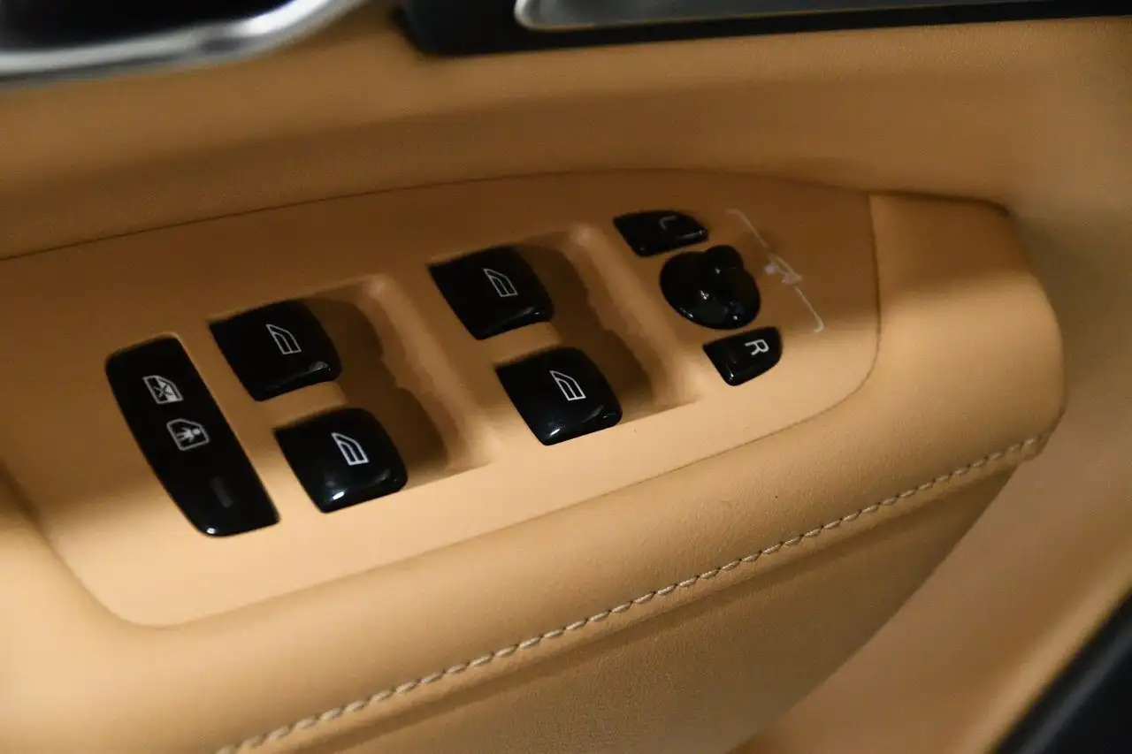 Volvo V90 Cross Country снимка Volvo V90 Cross Country