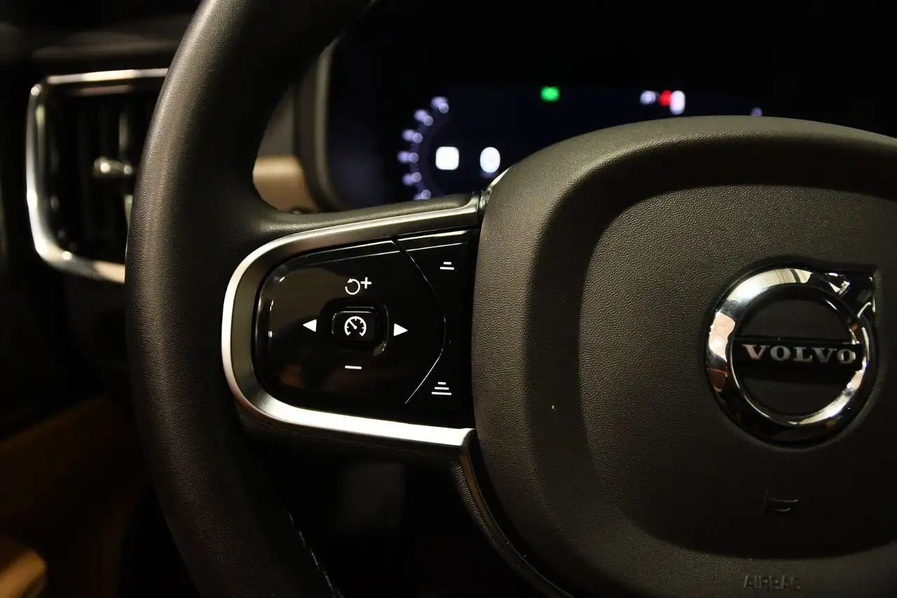Volvo V90 Cross Country снимка Volvo V90 Cross Country