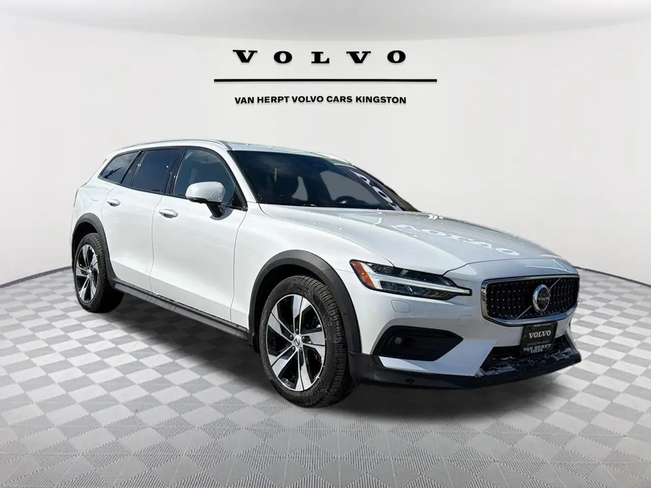 2025 Volvo V60 Cross Country