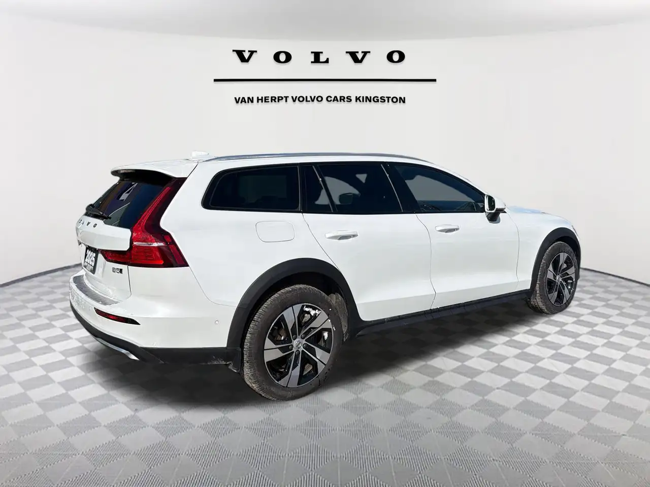 Volvo V60 Cross Country снимка Volvo V60 Cross Country