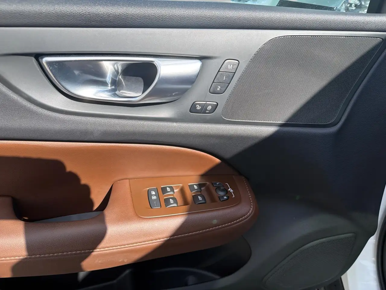 Volvo V60 Cross Country снимка Volvo V60 Cross Country