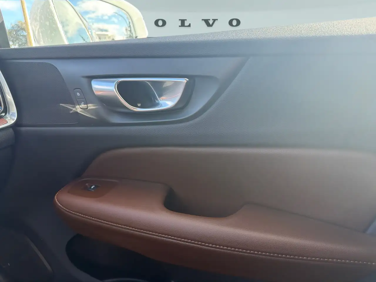 Volvo V60 Cross Country снимка Volvo V60 Cross Country