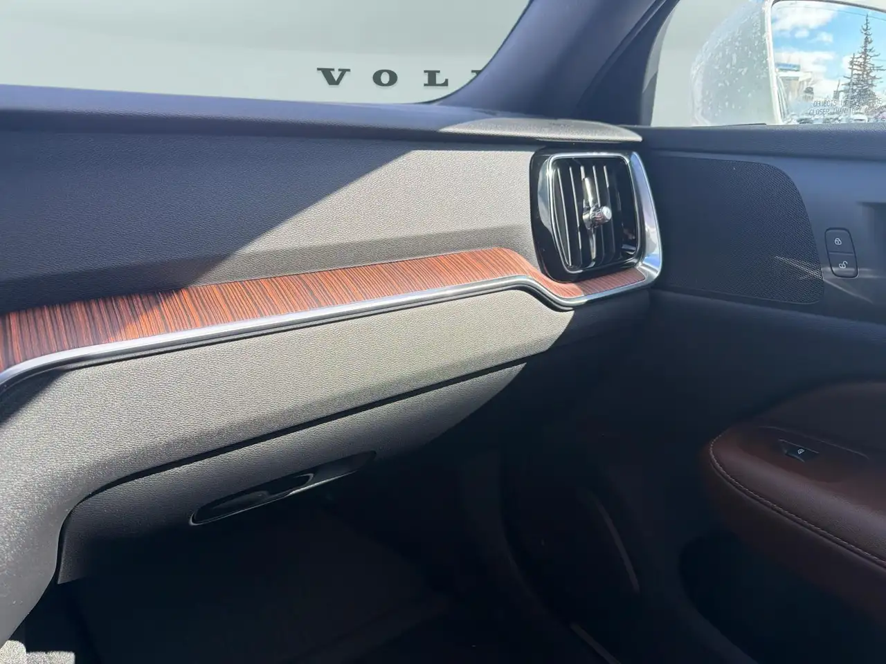 Volvo V60 Cross Country снимка Volvo V60 Cross Country