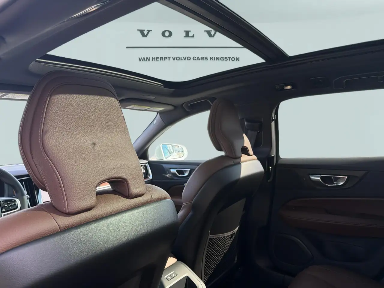 Volvo V60 Cross Country снимка Volvo V60 Cross Country