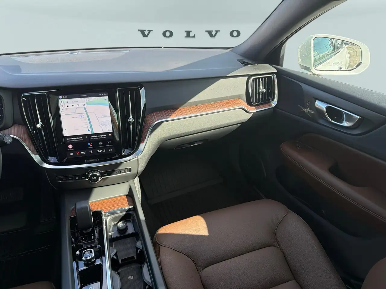 Volvo V60 Cross Country снимка Volvo V60 Cross Country