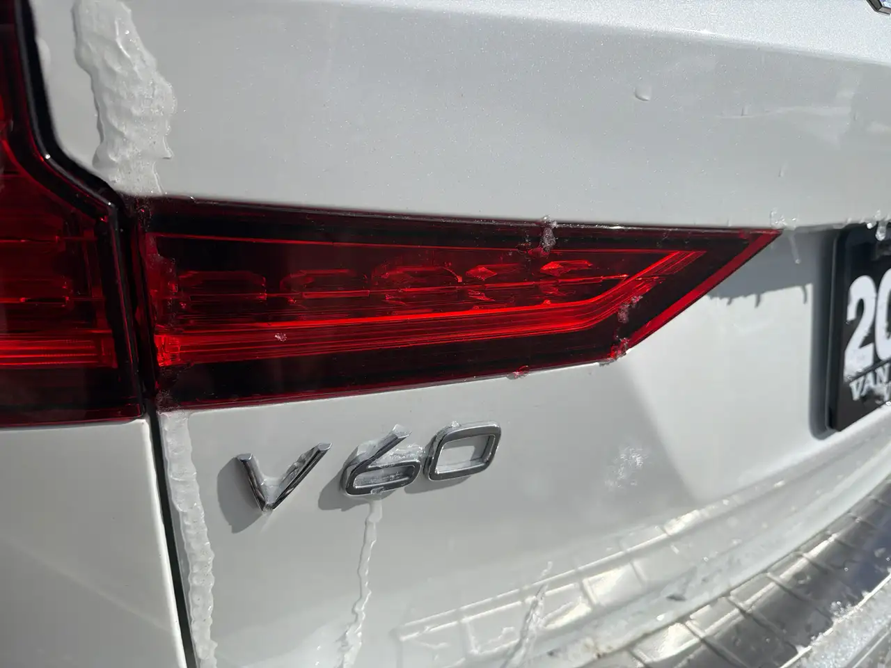 Volvo V60 Cross Country снимка Volvo V60 Cross Country