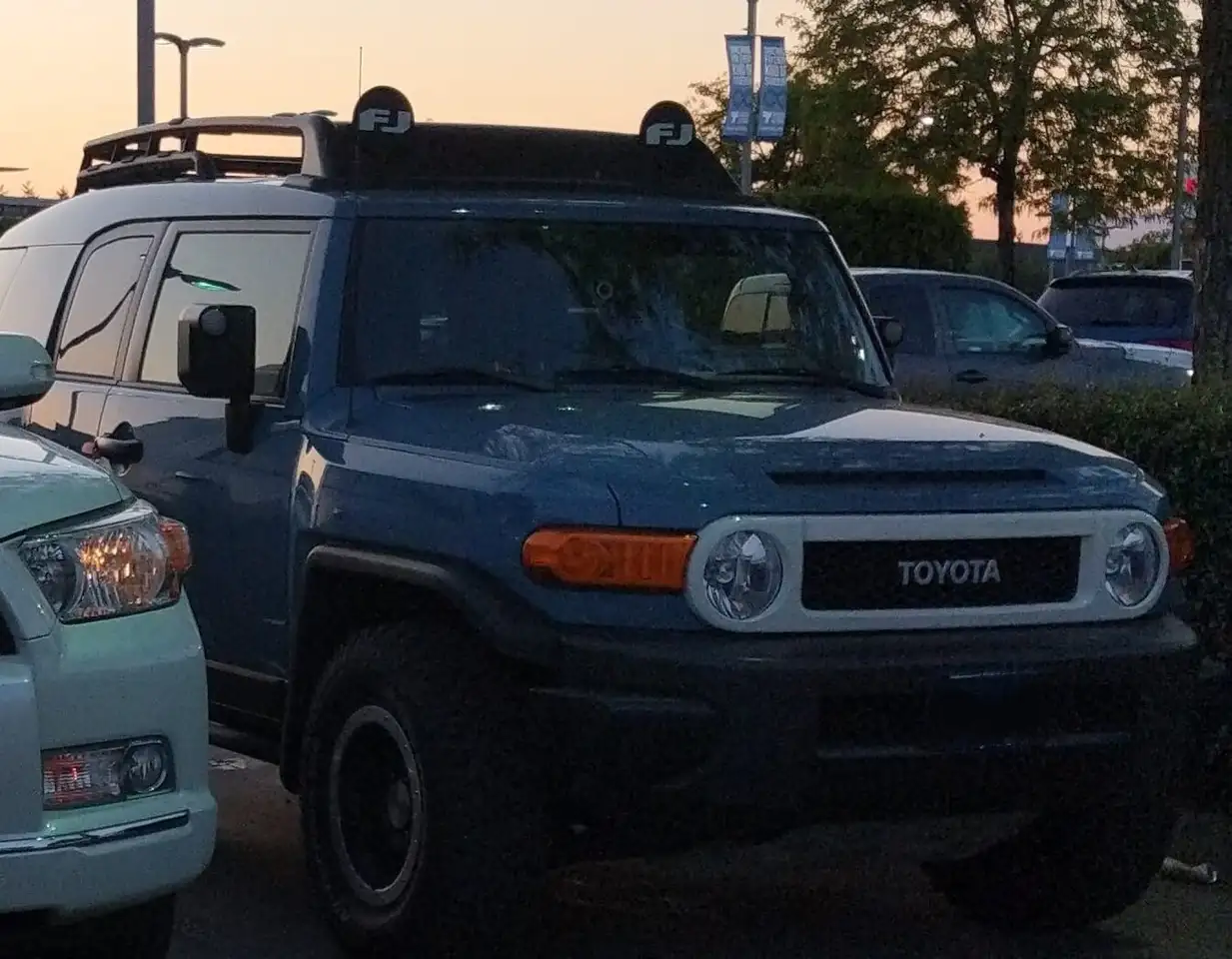Toyota FJ Cruiser снимка Toyota FJ Cruiser