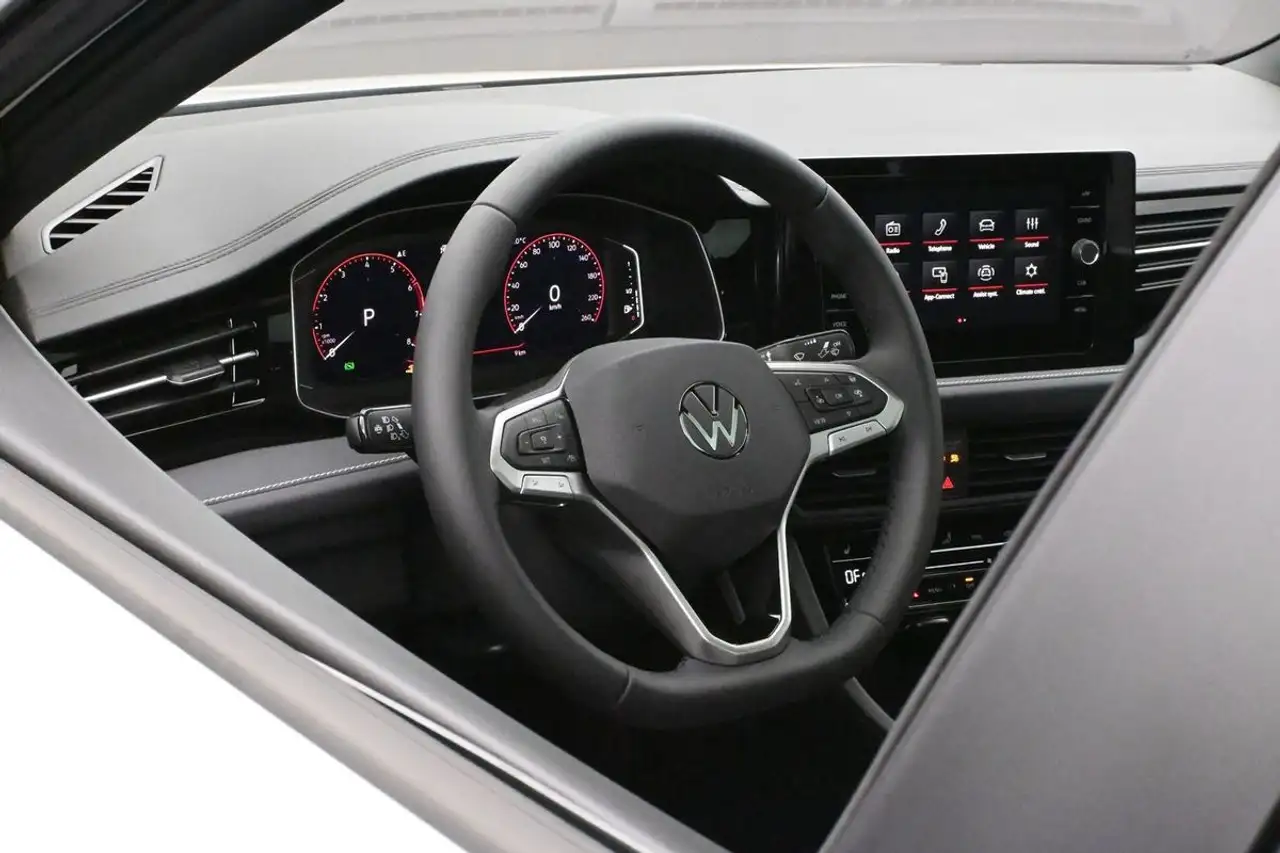 Volkswagen Jetta снимка Volkswagen Jetta