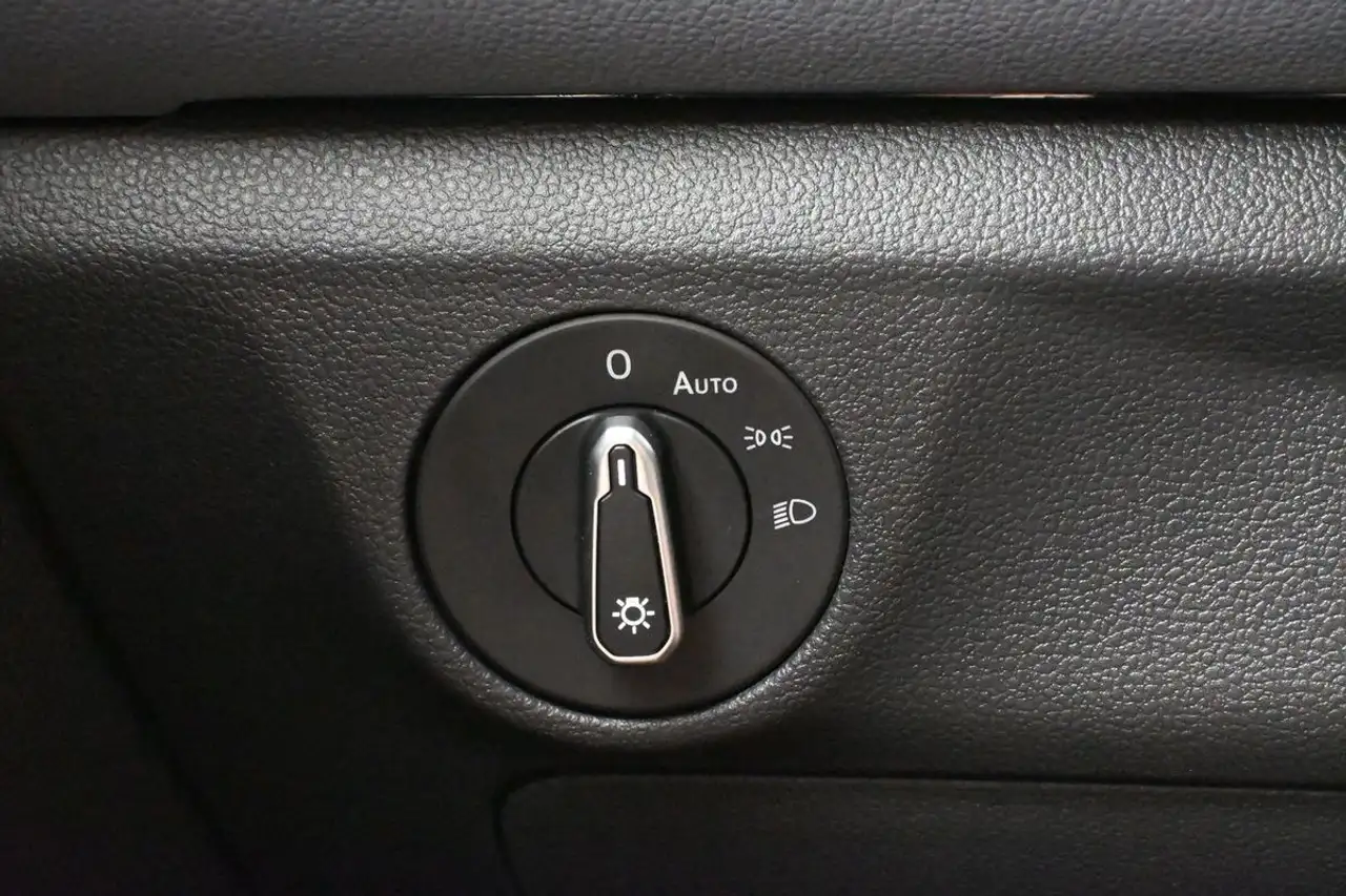 Volkswagen Jetta снимка Volkswagen Jetta