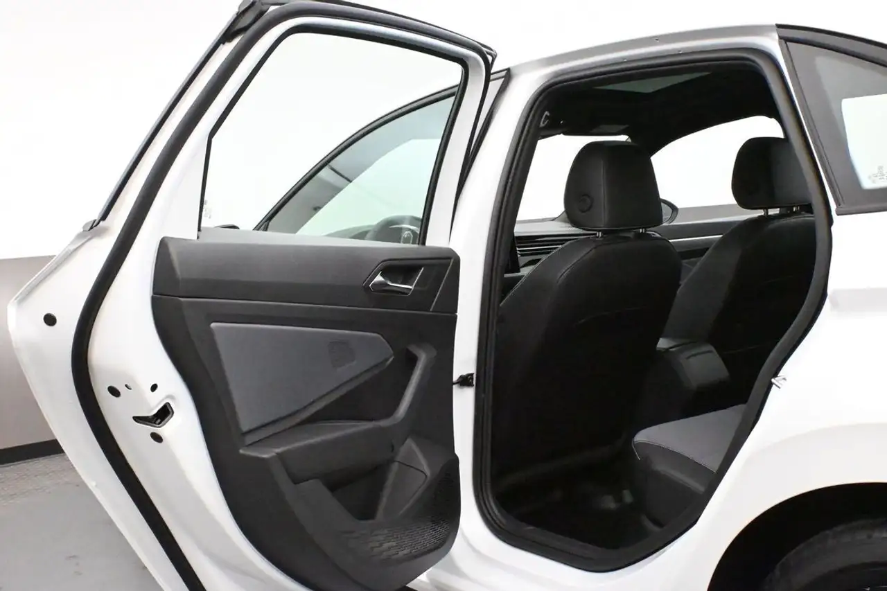 Volkswagen Jetta снимка Volkswagen Jetta