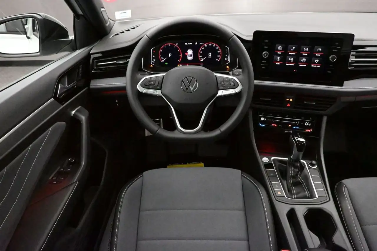 Volkswagen Jetta снимка Volkswagen Jetta