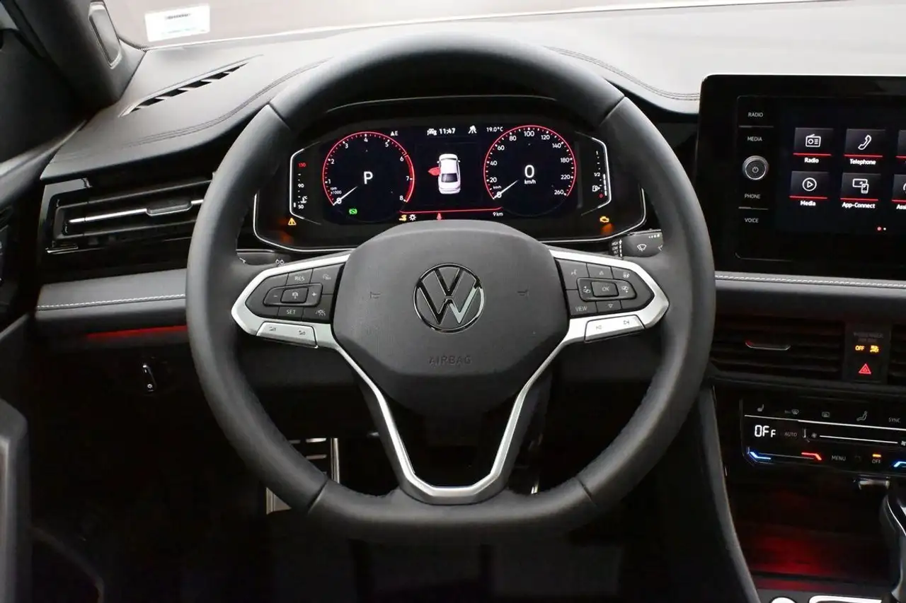 Volkswagen Jetta снимка Volkswagen Jetta