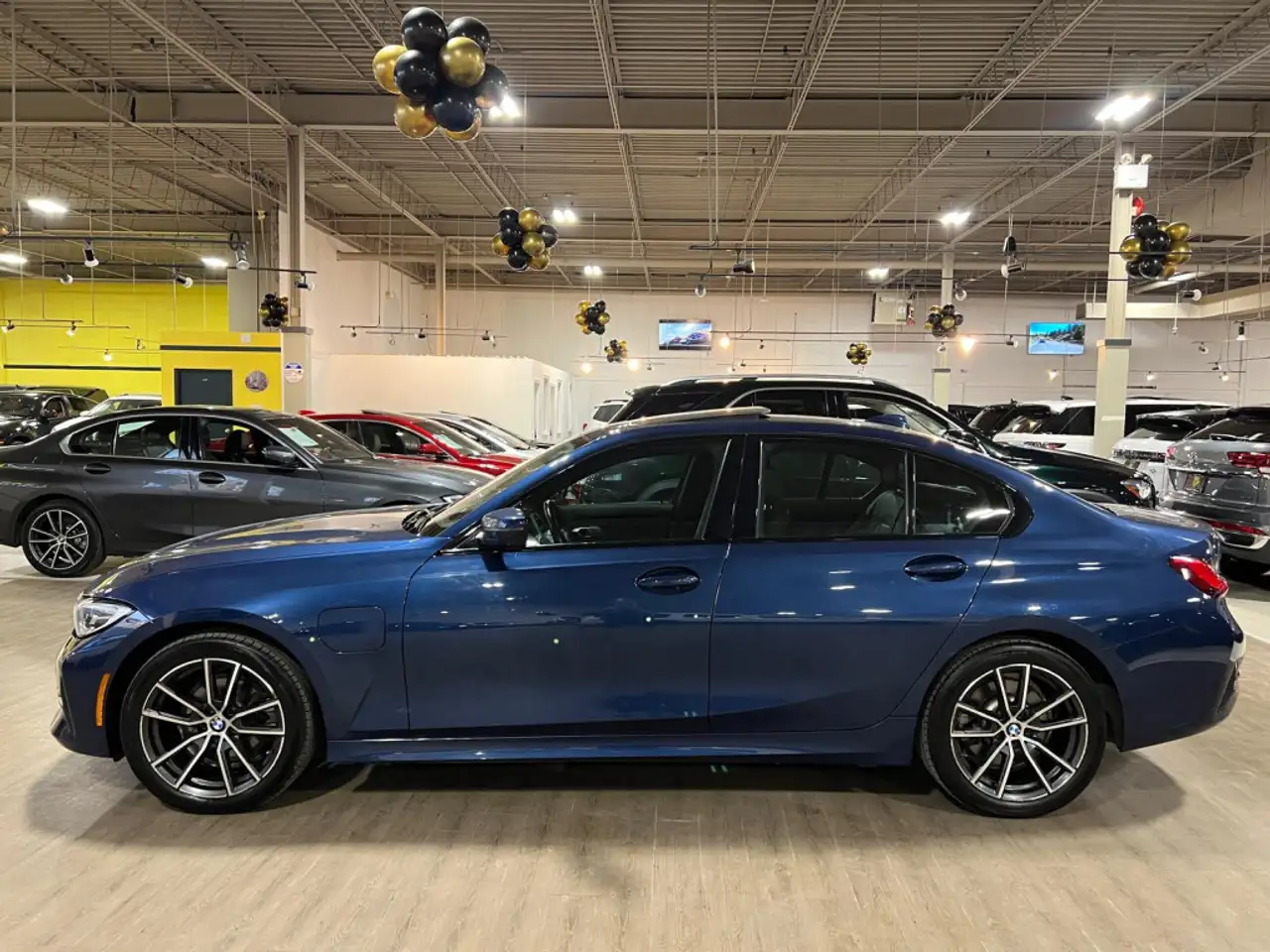 BMW 3 Series снимка BMW 3 Series