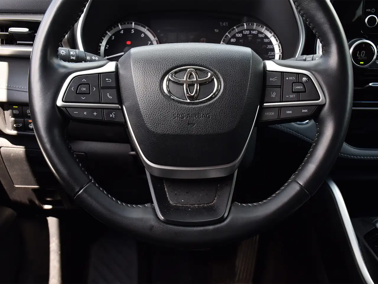 Toyota Highlander снимка Toyota Highlander
