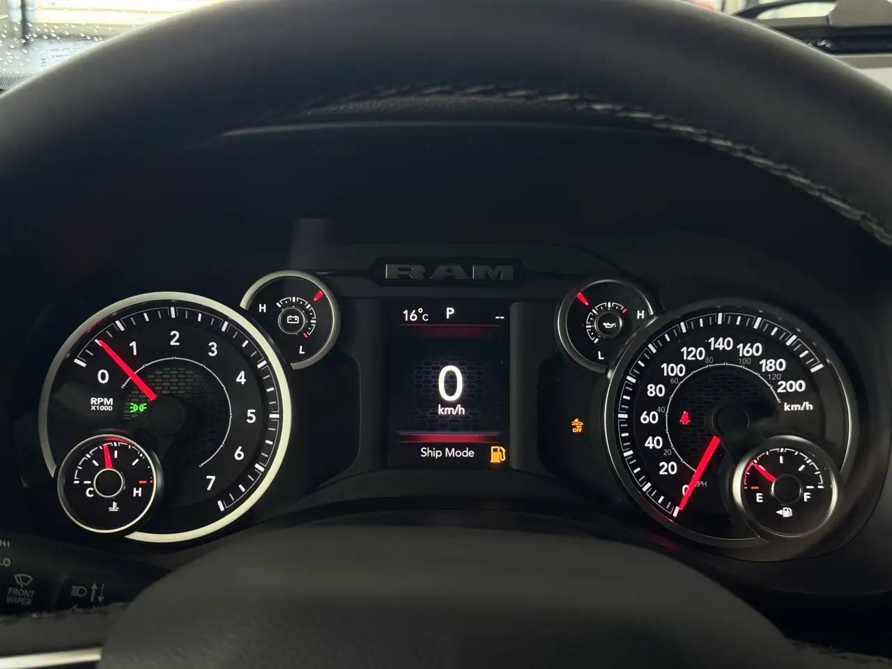RAM 1500 снимка RAM 1500