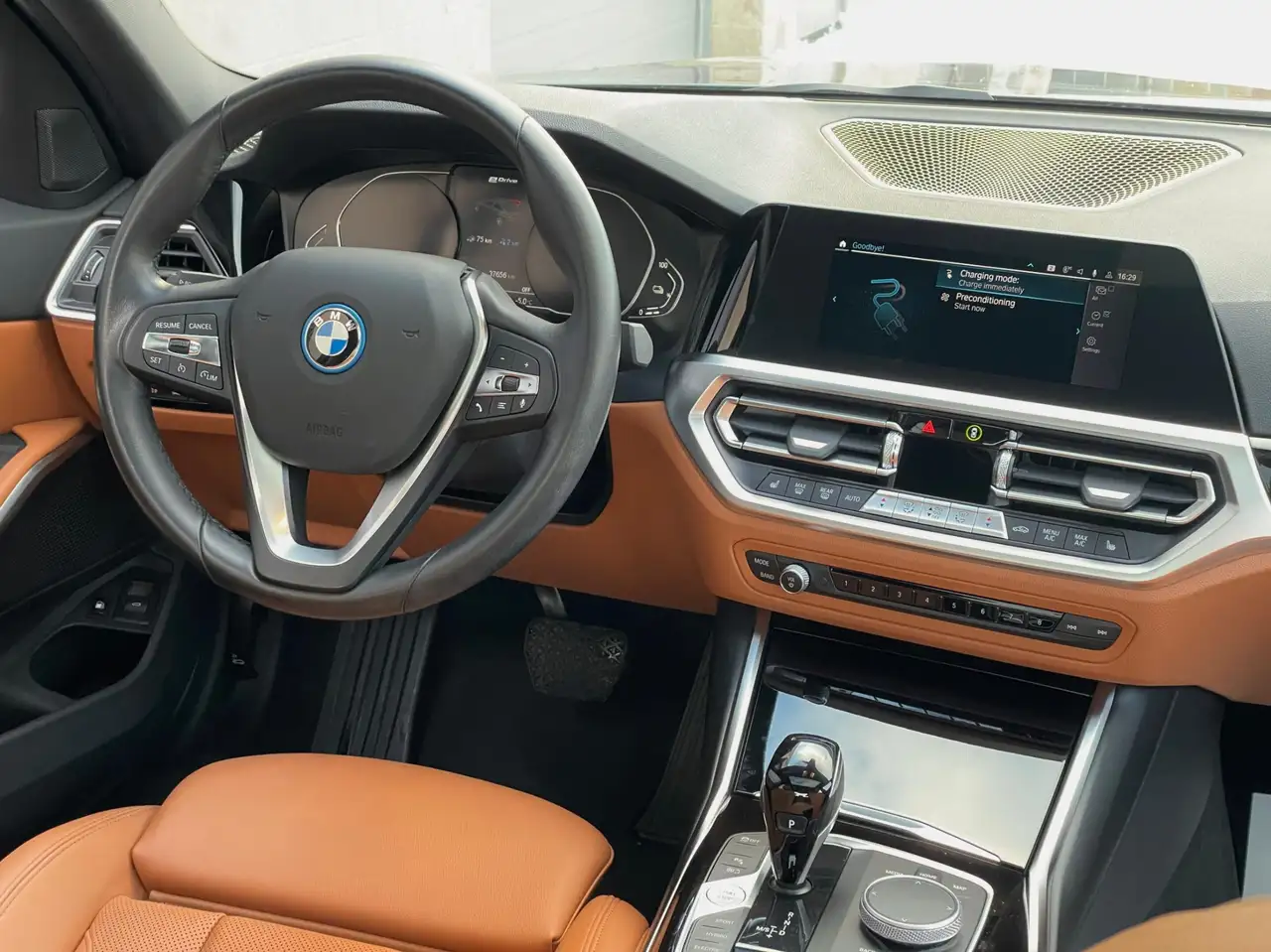 BMW 3 Series снимка BMW 3 Series