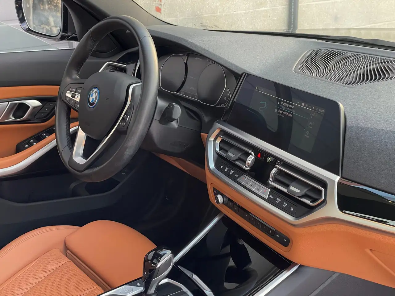 BMW 3 Series снимка BMW 3 Series