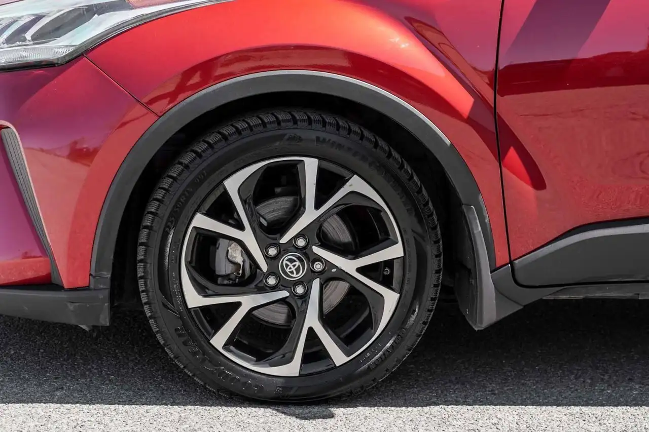 Toyota C-HR photo Toyota C-HR