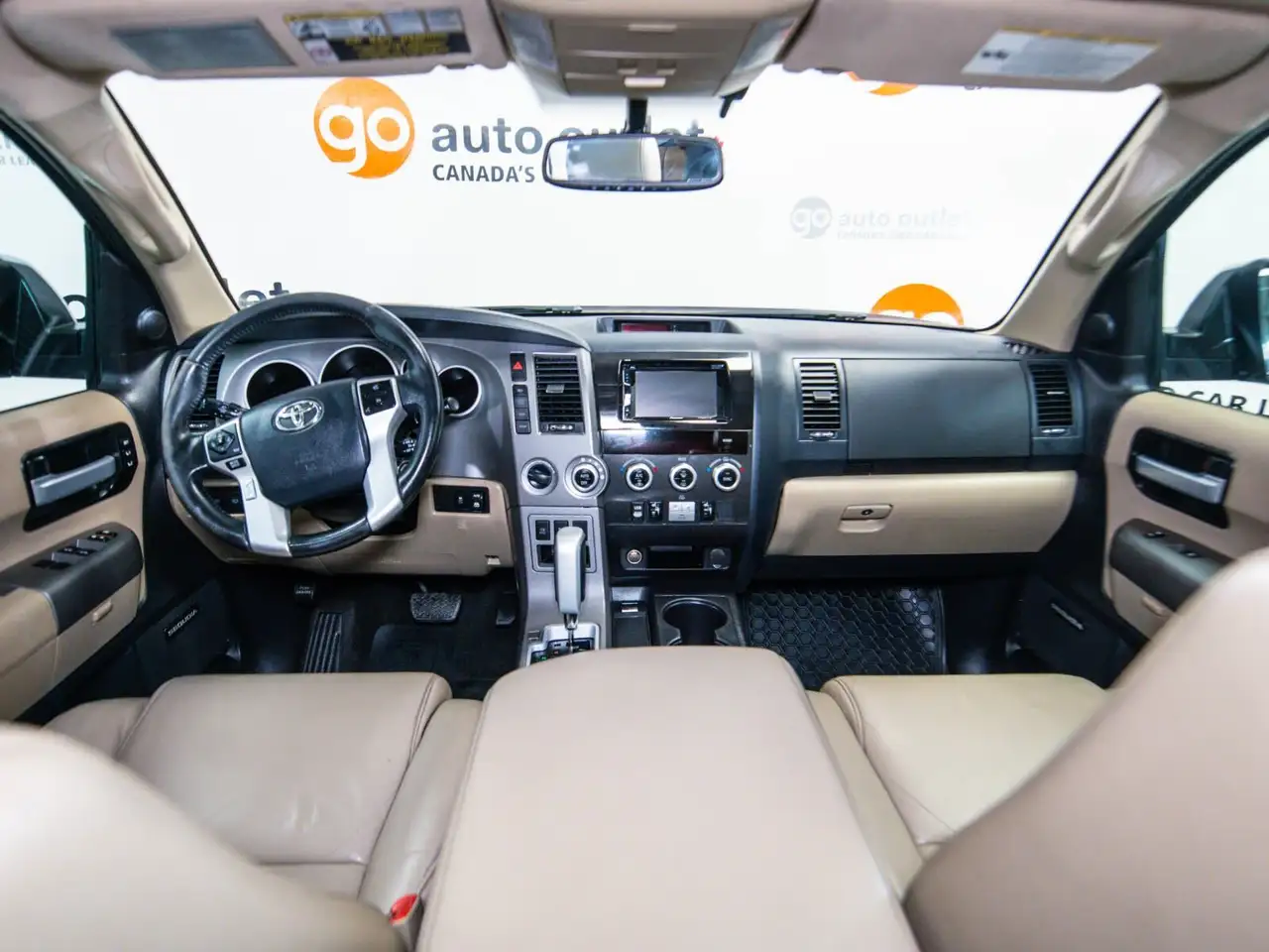 Toyota Sequoia снимка Toyota Sequoia
