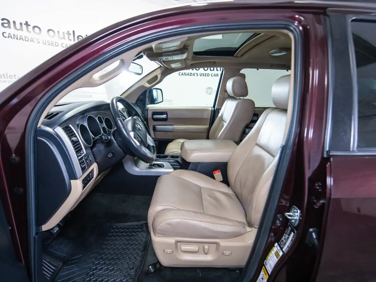 Toyota Sequoia снимка Toyota Sequoia