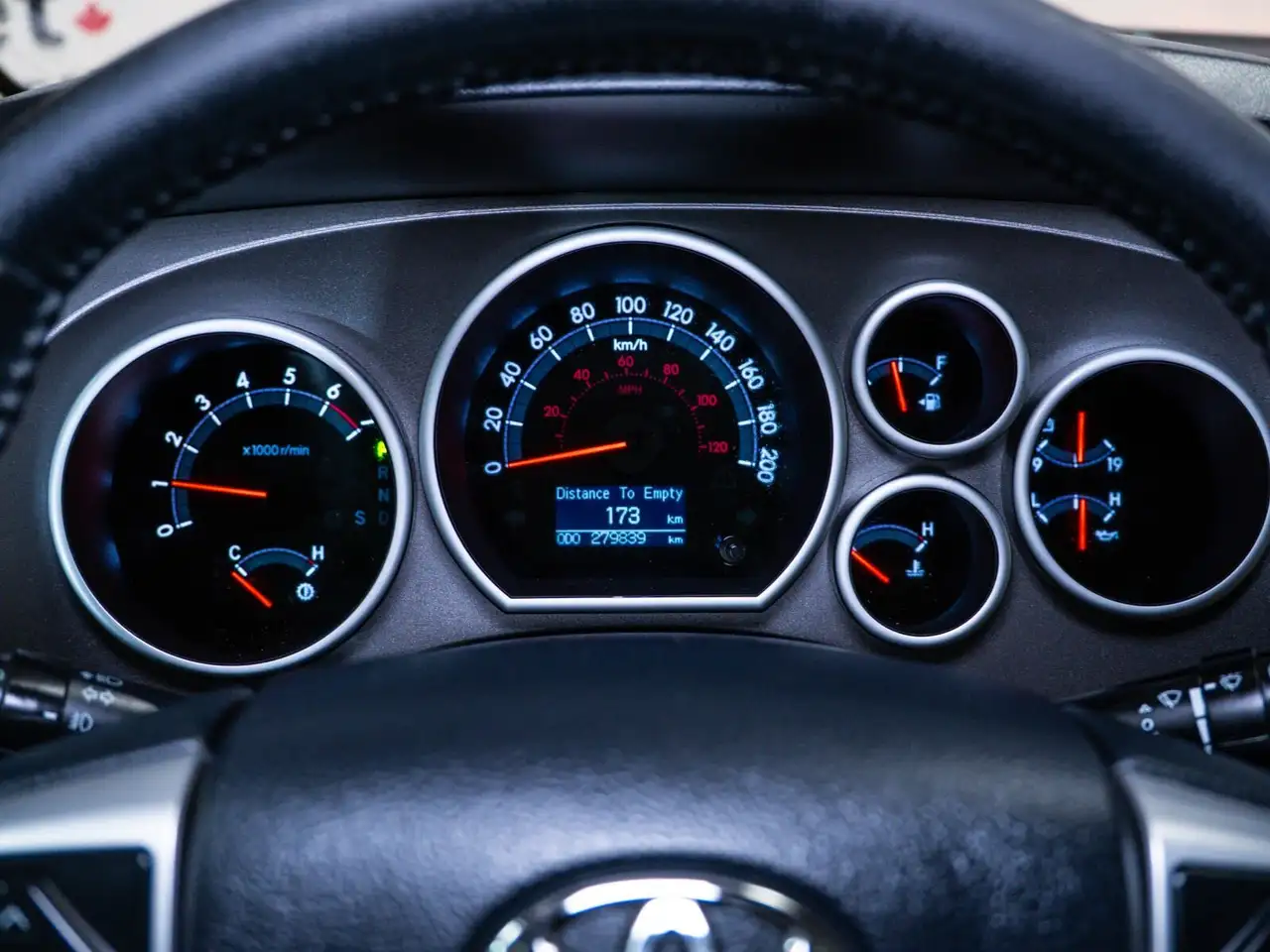 Toyota Sequoia снимка Toyota Sequoia