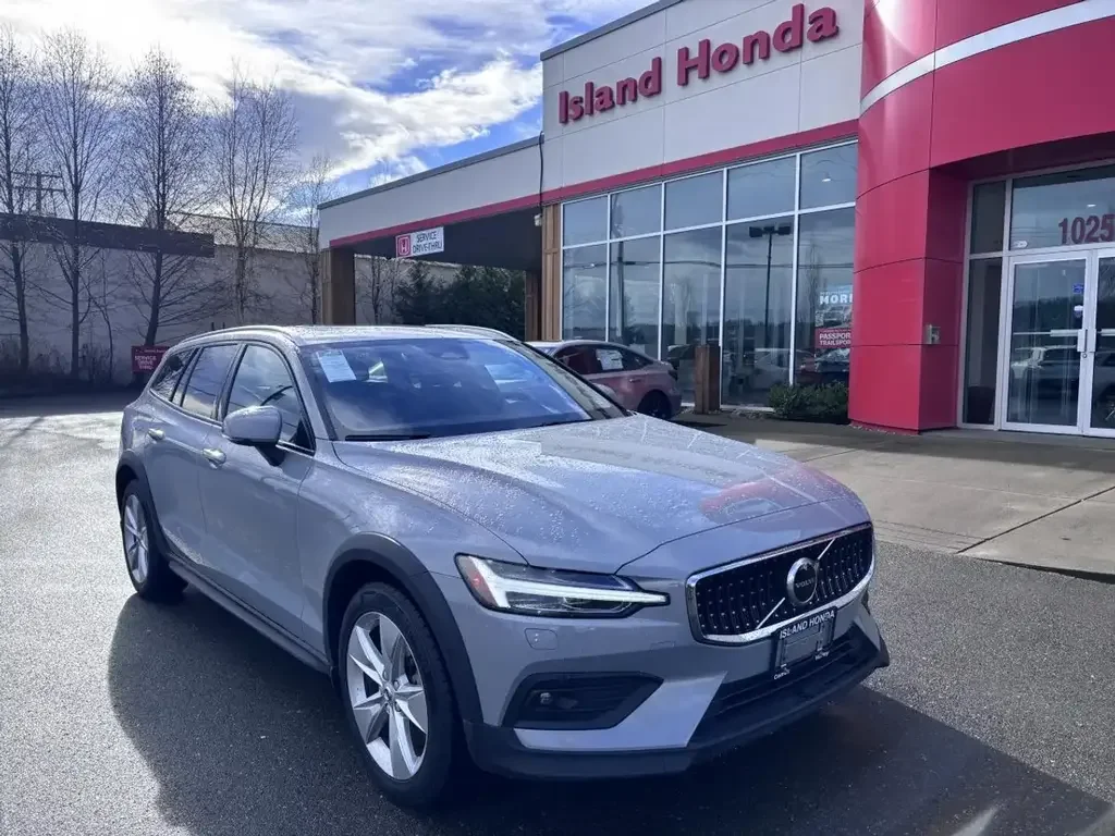 2025 Volvo V60