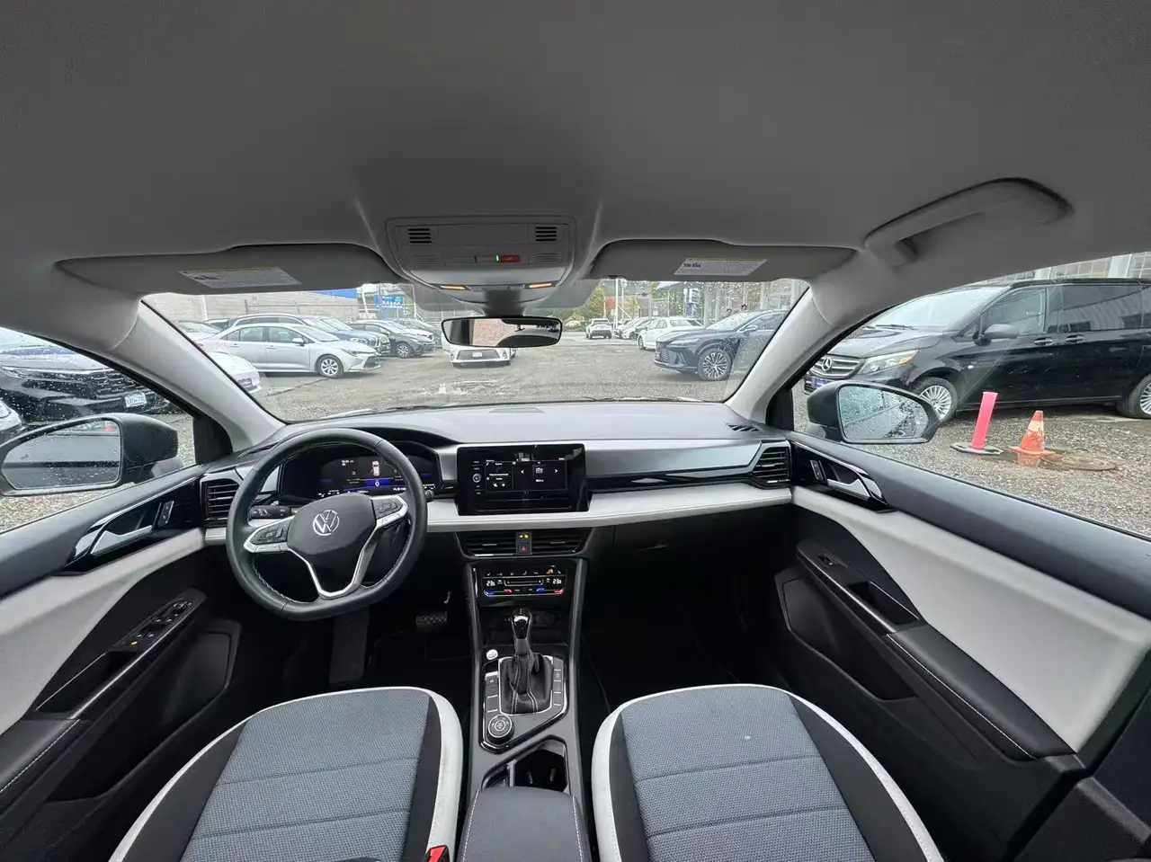 Volkswagen Taos снимка Volkswagen Taos
